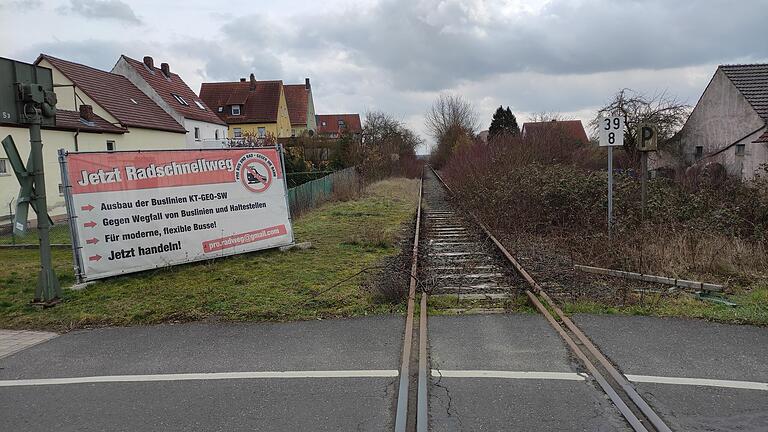 Könnte die Steigerwaldbahn auf eine andere rechtliche Ebene hieven: Der Bundestag hat aus Sicht des Landtagsabgeordneten Paul Knoblach den Erhalt von Bahnstrecken gesetzlich bestärkt. Könnte die Steigerwaldbahn auf eine andere rechtliche Ebene hieven: Der Bundestag hat aus Sicht des Landtagsabgeordneten Paul Knoblach den Erhalt von Bahnstrecken gesetzlich bestärkt.