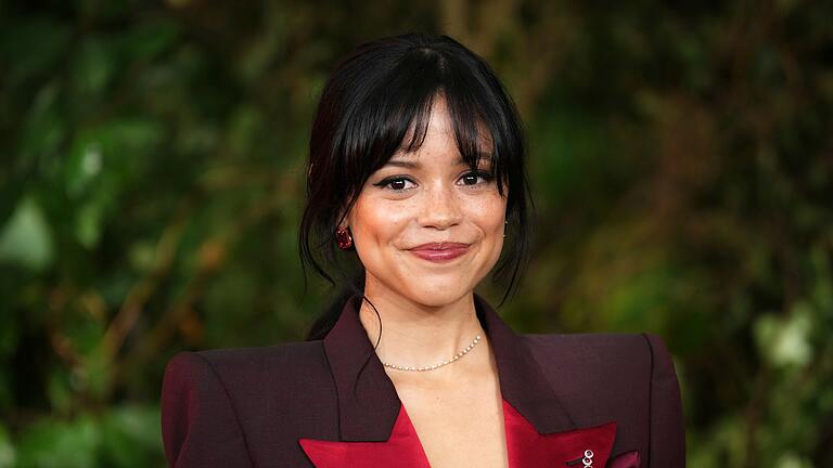 Jenna Ortega - Jenna Ortega stimmt mit Co-Star The Weeknd auf einen neuen Film ein. (Archivbild) Jenna Ortega - Jenna Ortega stimmt mit Co-Star The Weeknd auf einen neuen Film ein. (Archivbild)