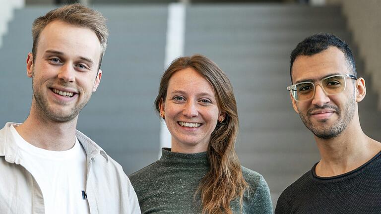 Das Würzburger Start-up Klao um (v.li.) Fabian Schlausch, Svenja Fischer und Abdullah Abdelrazek hat sich der Übersetzung von Standarddeutsch in Leichte Sprache angenommen. Das Würzburger Start-up Klao um (v.li.) Fabian Schlausch, Svenja Fischer und Abdullah Abdelrazek hat sich der Übersetzung von Standarddeutsch in Leichte Sprache angenommen.