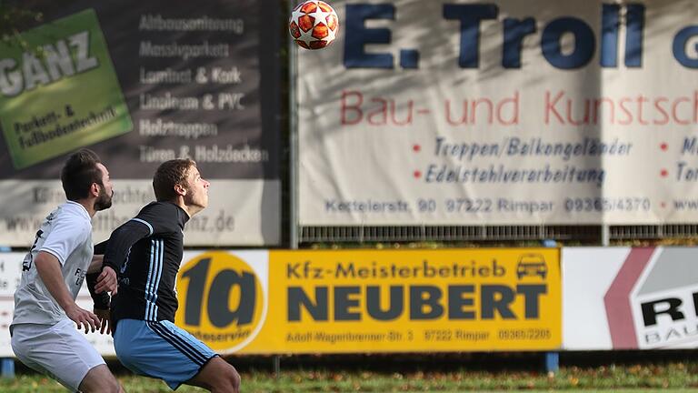 Warten auf den Ball: Die Partie zwischen Rimpar und Lengfeld war kein fußballerischer Leckerbissen.