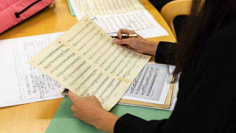 Staatsbad Philharmonie Kissingen demonstriert für bessere Arbeitsbedingungen. Jetzt hat sich die Orchester-Gewerkschaft zu Wort gemeldet.