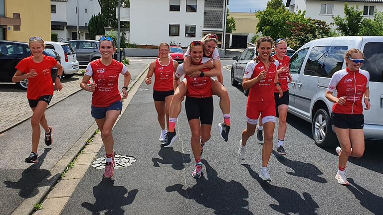 Im vergangenen Sommer noch möglich: Lauftraining für das Frauenteam. Im vergangenen Sommer noch möglich: Lauftraining für das Frauenteam.