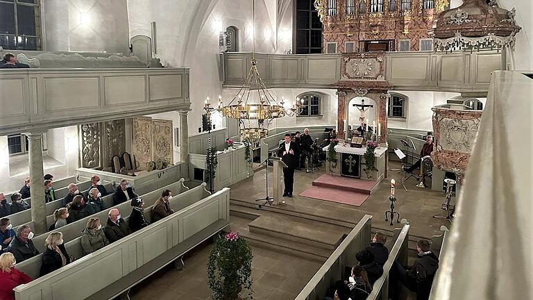 Der Bremer Pastor Olaf Latzel predigte am Donnerstagabend in der Rentweinsdorfer Kirche zum Thema Nachfolge. Der Bremer Pastor Olaf Latzel predigte am Donnerstagabend in der Rentweinsdorfer Kirche zum Thema Nachfolge.