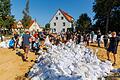Hochwasser in Polen       -  Menschen arbeiten in Polen an der Verstärkung der Deiche.