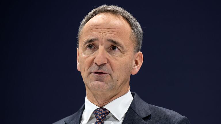Siemens AG - Hauptversammlung       -  Hagemann Snabe plant nach einer Wiederwahl als Aufsichtsratschef einen Übergang zu Nachfolger Mark Schneider innerhalb der nächsten zwei Jahre. (Archivbild)