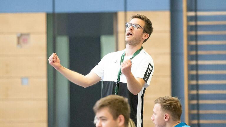 Neben Chefcoach Julian Bötsch wird höchstwahrscheinlich auch sein Assistent Nico Emmerling nach der Saison aufhören. Neben Chefcoach Julian Bötsch wird höchstwahrscheinlich auch sein Assistent Nico Emmerling nach der Saison aufhören.