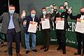 So freut man sich die erfolgreichste Brauerei Europas 2020 zu sein. Von links: Stefan Stang (Geschäftsführer Verband der Privaten Brauereien Bayern e.V.), Roland Andre (Geschäftsführer und Braumeister Distelhäuser Brauerei), Moritz Bauer (Inhaber Distelhäuser Brauerei), Christoph Ebers (Kaufmännischer Geschäftsführer Distelhäuser Brauerei), Roland Demleitner (Geschäftsführer Verband der Privaten Brauereien Deutschland e.V.)