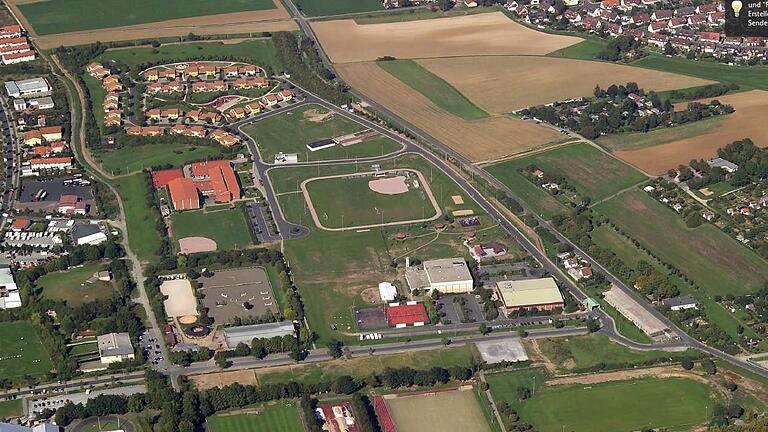 Wohnraum für bis zu 700 Menschen soll im Kessler Field bis 2026 entstehen. Auf dem Luftbild aus dem Jahr 2017 ist oben links Yorktown zu sehen, auf dem Baseballfeld bis zur Turnhalle und der ehemaligen Bowlinghalle am unteren Bildrand rechts entsteht die Wohnbebauung. Wohnraum für bis zu 700 Menschen soll im Kessler Field bis 2026 entstehen. Auf dem Luftbild aus dem Jahr 2017 ist oben links Yorktown zu sehen, auf dem Baseballfeld bis zur Turnhalle und der ehemaligen Bowlinghalle am unteren Bildrand rechts entsteht die Wohnbebauung.