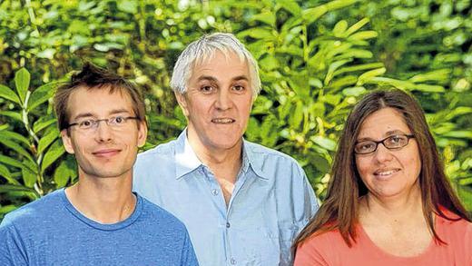 Songs zwischen Folk, Pop, Jazz, Country - (mma) Die Gruppe „Wasteland Green“ setzt am Samstag, 18. Oktober, 20 Uhr in der Trinitatiskirche mit ihren „Acoustic songs“ auf die Kraft der Stimmen. Eindrucksvoll präsentiert das Trio Songs zwischen Folk, Pop, Jazz und Country. Es musizieren Susanne Werth (Gesang, Gitarre, Percussion, Songwriting), Friedrich Barniske (Gesang, Gitarre) und Arne Zauber (Chromatisches Knopfakkordeon, Gesang). Zu hören sind Stücke aus eigener Feder, Klassiker sowie Songs von Joan Osborne, Nathalie Merchant und Anastacia, von Blue-grass und Cajun inspirierte Titel. Eintritt: 10 Euro. Songs zwischen Folk, Pop, Jazz, Country - (mma) Die Gruppe „Wasteland Green“ setzt am Samstag, 18. Oktober, 20 Uhr in der Trinitatiskirche mit ihren „Acoustic songs“ auf die Kraft der Stimmen. Eindrucksvoll präsentiert das Trio Songs zwischen Folk, Pop, Jazz und Country. Es musizieren Susanne Werth (Gesang, Gitarre, Percussion, Songwriting), Friedrich Barniske (Gesang, Gitarre) und Arne Zauber (Chromatisches Knopfakkordeon, Gesang). Zu hören sind Stücke aus eigener Feder, Klassiker sowie Songs von Joan Osborne, Nathalie Merchant und Anastacia, von Blue-grass und Cajun inspirierte Titel. Eintritt: 10 Euro.