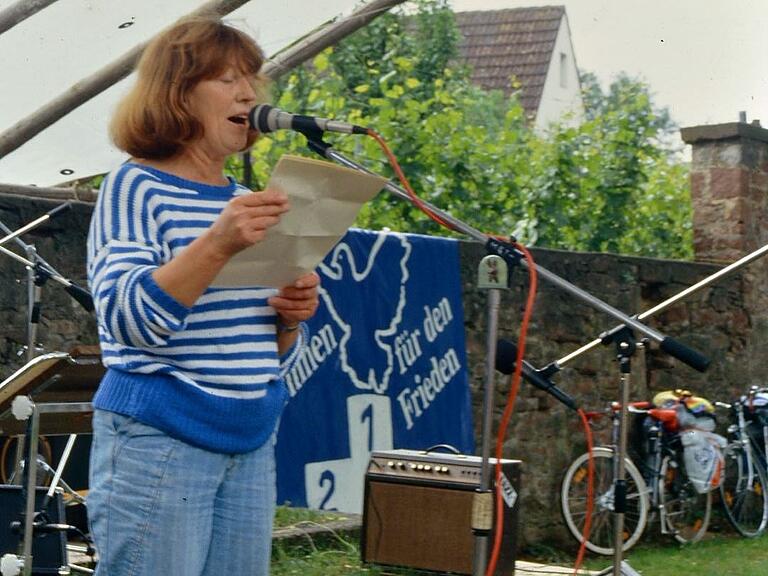 Die Lehrerin Elfriede Hagen war eine der Aktivistinnen beim Friedensfest in Zellingen. Die Lehrerin Elfriede Hagen war eine der Aktivistinnen beim Friedensfest in Zellingen.