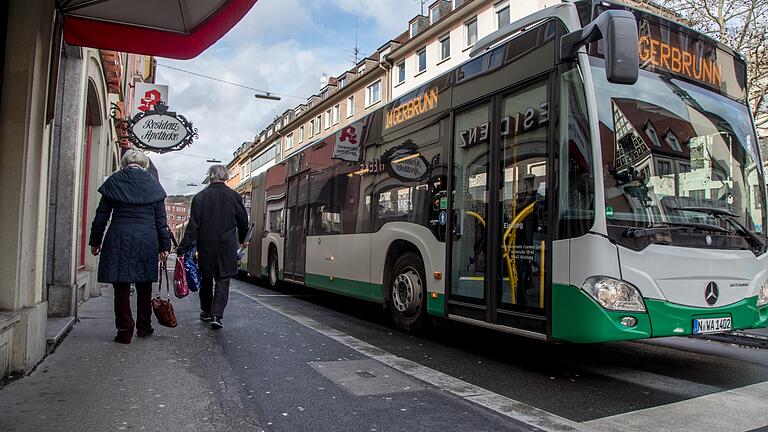 Statt Dieselbusse mit Filter auszustatten, fordert die Würzburger Liste den Einsatz von Elektrobussen. Statt Dieselbusse mit Filter auszustatten, fordert die Würzburger Liste den Einsatz von Elektrobussen. 