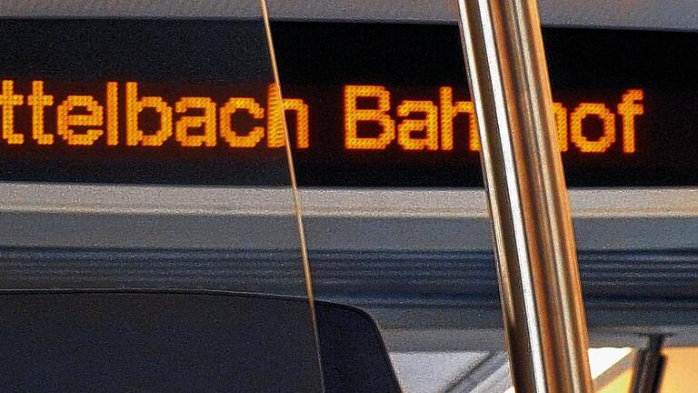 Nächster Halt ist Dettelbach Bahnhof: Die Regionalzüge der Mainfrankenbahn zwischen Würzburg und Nürnberg sorgten diese Woche für viele Negativschlagzeilen.