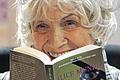 Alice Munro liest Alice Munro: Als Literaturnobelpreisträgerin hat die 82-Jährige allen Grund zur Freude.