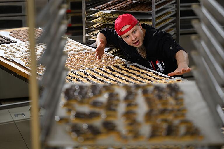 Plätzchenbacken ist keine Zauberei, sondern Handwerkskunst. Plätzchenbacken ist keine Zauberei, sondern Handwerkskunst.