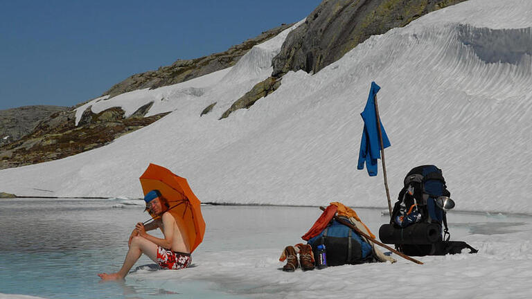 Den Auftakt des Vortragsreigens übernimmt bei der Messe 'Abenteuer & Allrad' am Donnerstag, 15. Juni, der Weltenbummler Gregor Sieböck (im Bild beim Eisbaden in Norwegen). Foto: Gregor Sieböck - Den Auftakt des Vortragsreigens übernimmt bei der Messe 'Abenteuer & Allrad' am Donnerstag, 15. Juni, der Weltenbummler Gregor Sieböck (im Bild beim Eisbaden in Norwegen). Foto: Gregor Sieböck Den Auftakt des Vortragsreigens übernimmt bei der Messe 'Abenteuer & Allrad' am Donnerstag, 15. Juni, der Weltenbummler Gregor Sieböck (im Bild beim Eisbaden in Norwegen). Foto: Gregor Sieböck - Den Auftakt des Vortragsreigens übernimmt bei der Messe 'Abenteuer & Allrad' am Donnerstag, 15. Juni, der Weltenbummler Gregor Sieböck (im Bild beim Eisbaden in Norwegen). Foto: Gregor Sieböck