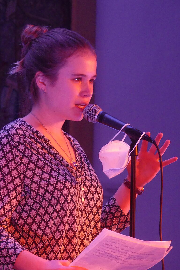 Worte gegen Sprachlosigkeit: Aurelia Scheuring ist seit vielen Jahren beim Schweinfurter U20-Poetry Slam dabei. Worte gegen Sprachlosigkeit: Aurelia Scheuring ist seit vielen Jahren beim Schweinfurter U20-Poetry Slam dabei.