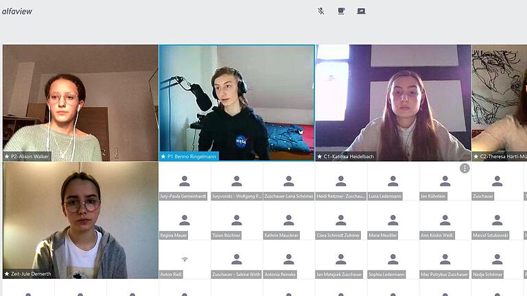 Die Schüler nahmen per Videokonferenz am Debatten-Wettbewerb teil. Foto: Heidrun Wagner-Hack - Die Schüler nahmen per Videokonferenz am Debatten-Wettbewerb teil. Foto: Heidrun Wagner-Hack Die Schüler nahmen per Videokonferenz am Debatten-Wettbewerb teil. Foto: Heidrun Wagner-Hack - Die Schüler nahmen per Videokonferenz am Debatten-Wettbewerb teil. Foto: Heidrun Wagner-Hack