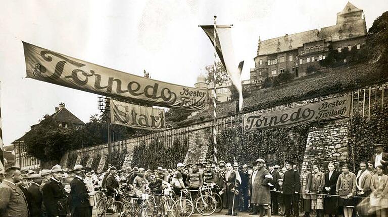 Ernst Sachs hat mit der Erfindung der Torpedonabe die Grundlage für seinen beispiellosen Reichtum geschaffen. Unterhalb seines herrschaftlichen Domizils Schloss Mainberg starteten große Radrennen, bei denen auch Radweltmeister Alfredo Binda am Start war. Ernst Sachs hat mit der Erfindung der Torpedonabe die Grundlage für seinen beispiellosen Reichtum geschaffen. Unterhalb seines herrschaftlichen Domizils Schloss Mainberg starteten große Radrennen, bei denen auch Radweltmeister Alfredo Binda am Start war.