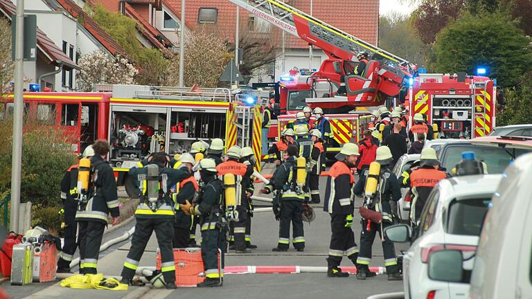 84 Feuerwehrkräfte waren in Heßlar im Einsatz. 84 Feuerwehrkräfte waren in Heßlar im Einsatz.
