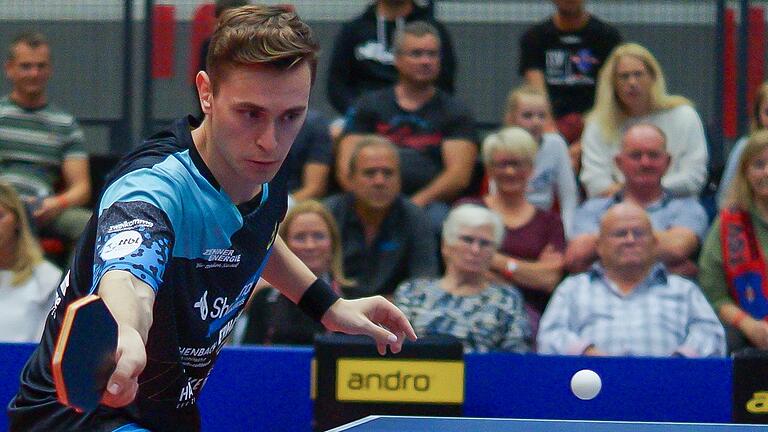 Filip Zeljko (im Bild) vom TSV Bad Königshofen sorgte für den einzigen Punkt bei der 1:3-Niederlage beim TTC Neu-Ulm. Filip Zeljko (im Bild) vom TSV Bad Königshofen sorgte für den einzigen Punkt bei der 1:3-Niederlage beim TTC Neu-Ulm.