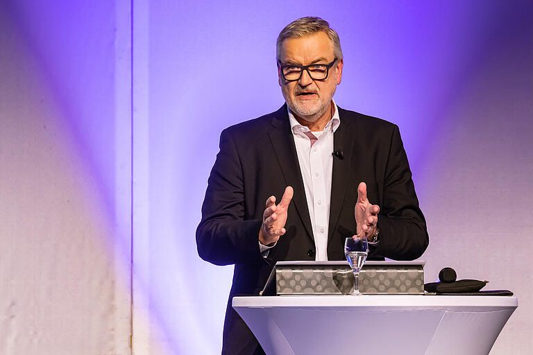 Trotz der Krisen der vergangenen Jahre falle seine 'Bilanz überhaupt nicht deprimierend' aus, sagte Main-Post-Geschäftsführer David Brandstätter in seiner Neujahrsansprache. Trotz der Krisen der vergangenen Jahre falle seine 'Bilanz überhaupt nicht deprimierend' aus, sagte Main-Post-Geschäftsführer David Brandstätter in seiner Neujahrsansprache.