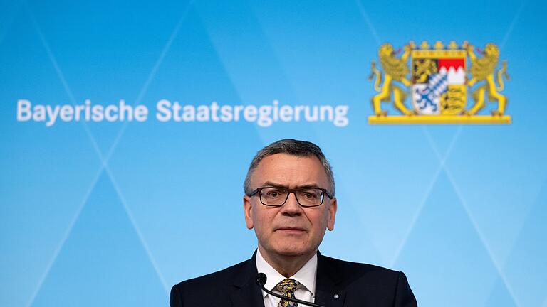 Kabinettssitzung Bayern       -  Die Entbürokratisierung in Bayern schreitet voran. Nach Angaben von Staatskanzleichef Florian Herrmann ist die Zahl der Vorschriften und Gesetze deutlich zurückgegangen. (Archivbild)