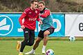 Seine Defensivqualitäten brauchen die Würzburger Kickers im 'Endspiel' gegen den FC St. Pauli: Neuzugang Rolf Feltscher (rechts, hier im Training gegen David Kopacz), ist am Mittwochabend spielberechtigt.