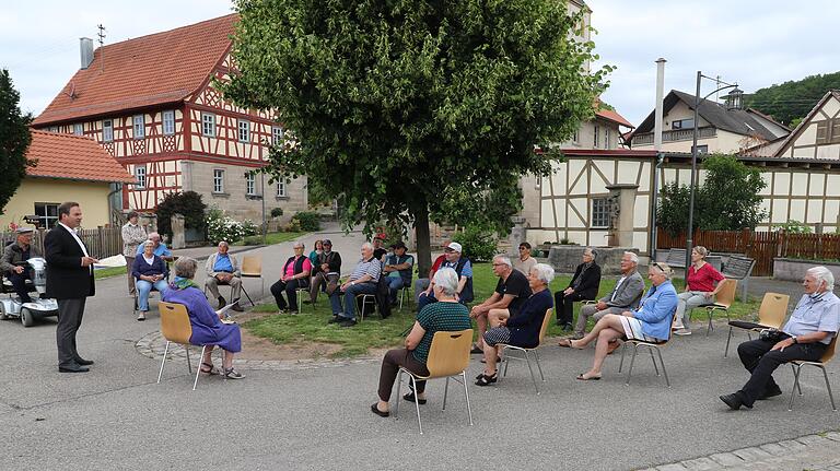 Identifikation mit der Heimat ist wichtig für den Fortbestand der Dörfer. So gut es in Corona-Zeiten eben geht, feierten Anfang Juli die Einwohner von Nassach ihre 100-jährige Zugehörigkeit zu Bayern. Identifikation mit der Heimat ist wichtig für den Fortbestand der Dörfer. So gut es in Corona-Zeiten eben geht, feierten Anfang Juli die Einwohner von Nassach ihre 100-jährige Zugehörigkeit zu Bayern.