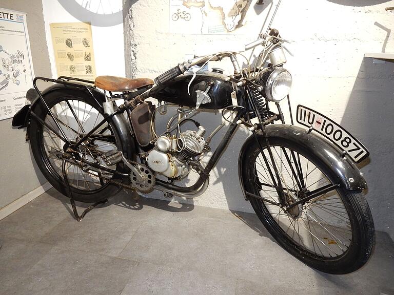 Ein 98er-Sachs-Motorrad, Baujahr 1937, ist im Kleinen Industriemuseum in Schweinfurt zu sehen. Ein 98er-Sachs-Motorrad, Baujahr 1937, ist im Kleinen Industriemuseum in Schweinfurt zu sehen. 