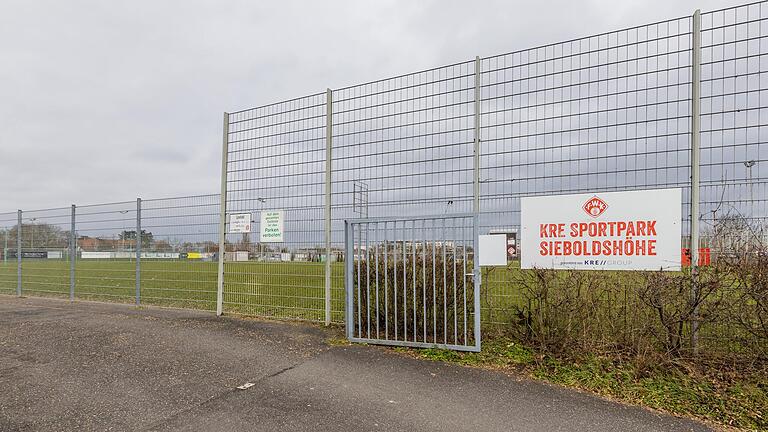 Die Zukunft des Kickers-Leistungszentrums mit seinem Trainingsplatz am Sportpark Sieboldshöhe in Würzburg sieht düster aus. Die Zukunft des Kickers-Leistungszentrums mit seinem Trainingsplatz am Sportpark Sieboldshöhe in Würzburg sieht düster aus.