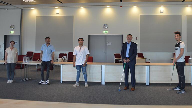 Marktheidenfelds Erster Bürgermeister Thomas Stamm (Zweiter von rechts) empfing im Rathaus (von links) Stephanie Namyslo, Mahboob Amiri, Erfan Tajik und Sarvar Naziri. Marktheidenfelds Erster Bürgermeister Thomas Stamm (Zweiter von rechts) empfing im Rathaus (von links) Stephanie Namyslo, Mahboob Amiri, Erfan Tajik und Sarvar Naziri.