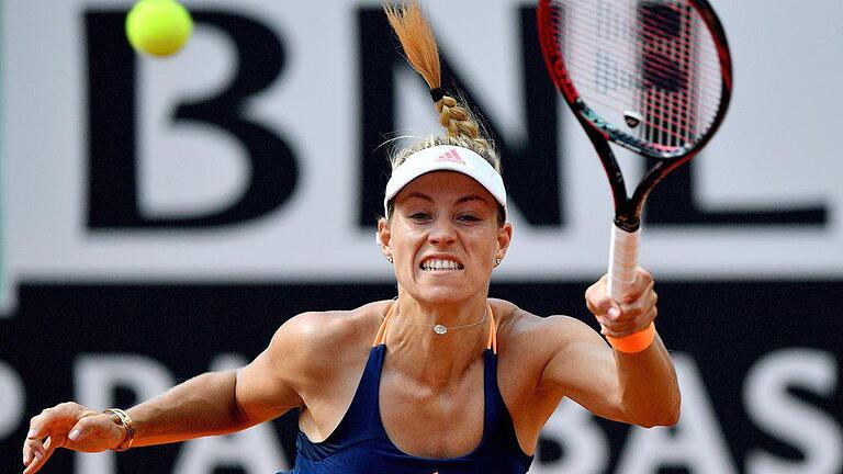 Frühes Aus - Angelique Kerber unterliegt bereits in ihrem Auftaktmatch in Rom der Estin Anett Kontaveit. Foto: Ettore Ferrari Frühes Aus - Angelique Kerber unterliegt bereits in ihrem Auftaktmatch in Rom der Estin Anett Kontaveit. Foto: Ettore Ferrari