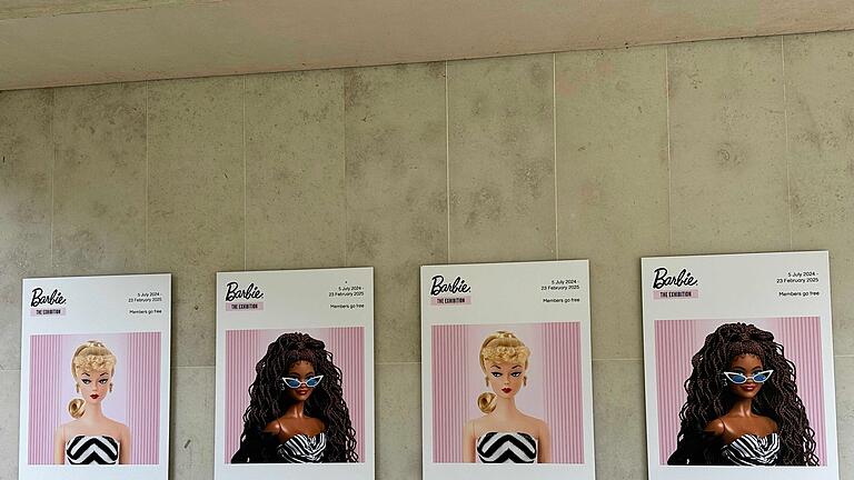 Barbie-Ausstellung im Londoner Design Museum - Mittlerweile legen die Barbie-Schöpfer viel Wert auf Diversität. Barbie-Ausstellung im Londoner Design Museum - Mittlerweile legen die Barbie-Schöpfer viel Wert auf Diversität.