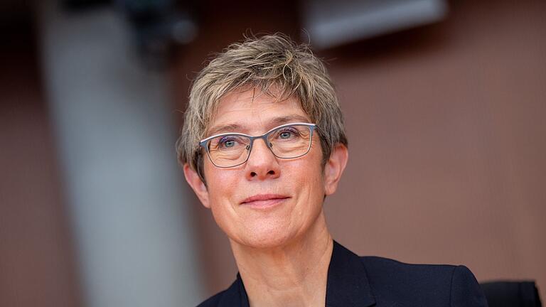 Afghanistan-Untersuchungsausschuss - Annegret Kramp-Karrenbauer (CDU) hat sich im Dezember 2021 aus der aktiven Politik zurückgezogen. Afghanistan-Untersuchungsausschuss - Annegret Kramp-Karrenbauer (CDU) hat sich im Dezember 2021 aus der aktiven Politik zurückgezogen.