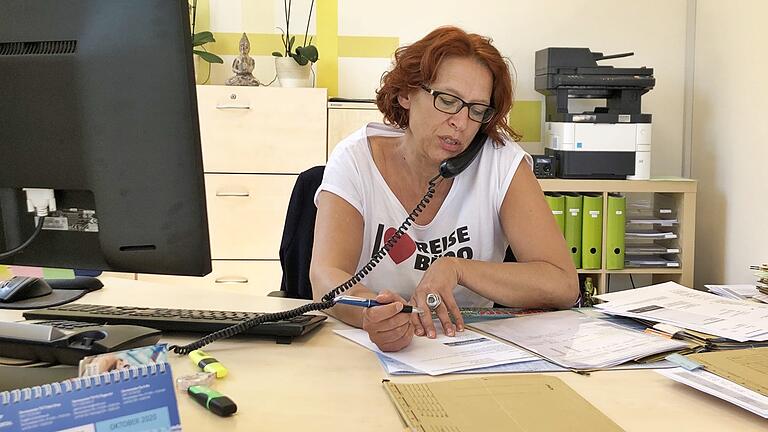 Statt das 15-jährige Bestehen ihres Reiseladens zu feiern, muss Dorothee Fries dank Corona derzeit fast nur noch Stornierungen bearbeiten. Statt das 15-jährige Bestehen ihres Reiseladens zu feiern, muss Dorothee Fries dank Corona derzeit fast nur noch Stornierungen bearbeiten.