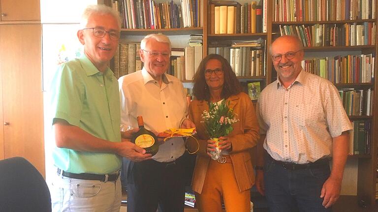 Die ÖDP-Stadtratsfraktion gratulierte Willi Dürrnagel, der seit 50 Jahren im Stadtrat Würbzrg ist (von links): Raimund Binder, Willi Dürrnagel, Christiane Kerner und Thomas Lang Die ÖDP-Stadtratsfraktion gratulierte Willi Dürrnagel, der seit 50 Jahren im Stadtrat Würbzrg ist (von links): Raimund Binder, Willi Dürrnagel, Christiane Kerner und Thomas Lang