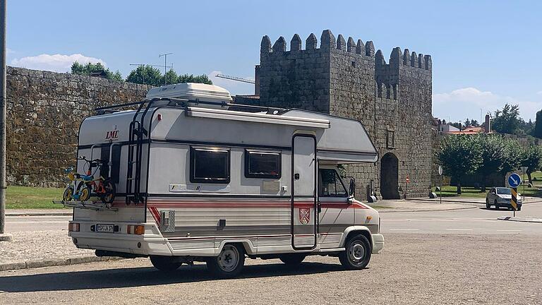 Wohnmobil 'Jürgen' auf seiner jüngsten Langstreckenreise in Trancoso, Portugal. Wohnmobil 'Jürgen' auf seiner jüngsten Langstreckenreise in Trancoso, Portugal.
