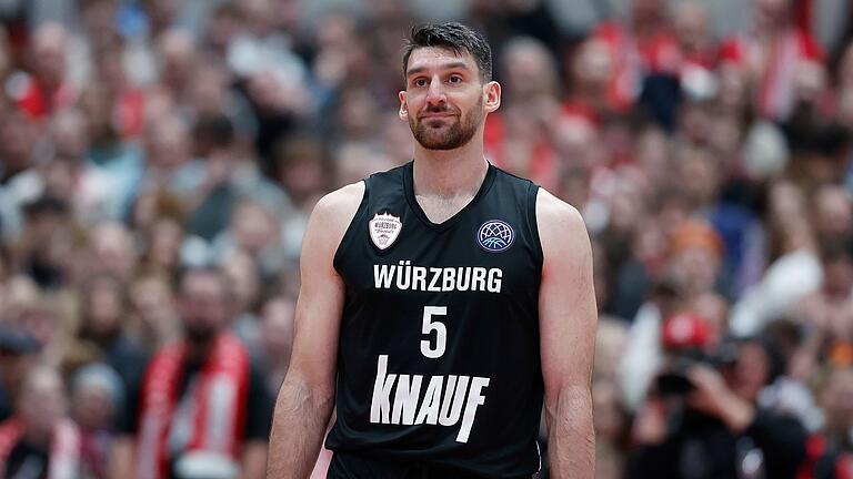 Owen Klassens enttäuschter Blick sagt eigentlich alles aus, was man über die Niederlage der Würzburg Baskets gegen Nanterre wissen muss. Owen Klassens enttäuschter Blick sagt eigentlich alles aus, was man über die Niederlage der Würzburg Baskets gegen Nanterre wissen muss.