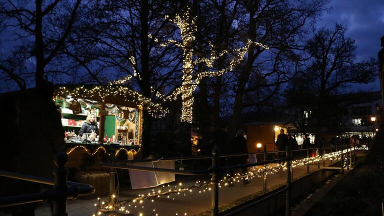 Der Schneewittchen-Weihnachtsmarkt hat voriges Jahr das erste Mal für Lichterglanz in der städtischen Anlage gesorgt. Der Schneewittchen-Weihnachtsmarkt hat voriges Jahr das erste Mal für Lichterglanz in der städtischen Anlage gesorgt.