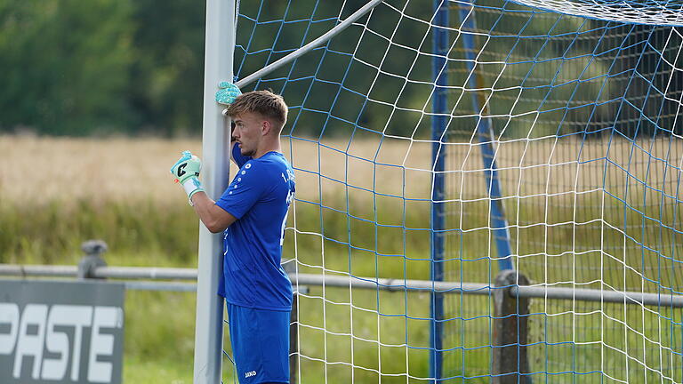 Lukas Wenzel ist der neue Keeper des FC Fuchsstadt - Gilt als mitspielender Torwart: Lukas Wenzel, der kurzfristig zum Nordwest-Landesligisten FC Fuchsstadt wechselte. Lukas Wenzel ist der neue Keeper des FC Fuchsstadt - Gilt als mitspielender Torwart: Lukas Wenzel, der kurzfristig zum Nordwest-Landesligisten FC Fuchsstadt wechselte.