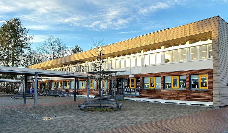 Die Friedrich-Fleischmann-Grundschule in Marktheidenfeld. Die Friedrich-Fleischmann-Grundschule in Marktheidenfeld.
