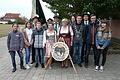 Schützenkönigin Nadine Gröschel freut sich über die Königswürde wie auch die übrigen Titelträger über ihre Erfolge. Das Bild zeigt (von links): Luca Haager, Svenja Reuter, Klaus Lindner, Julian Reuter, Nadine Gröschel, Fahnenträger Stephan Hümmer, Schützenmeister Bernhard Schurz, Elke Schmidt, Anja Henninger, Sören Schmidt, Bernd Reuter, Jonas Szabo und Eva Szabo.