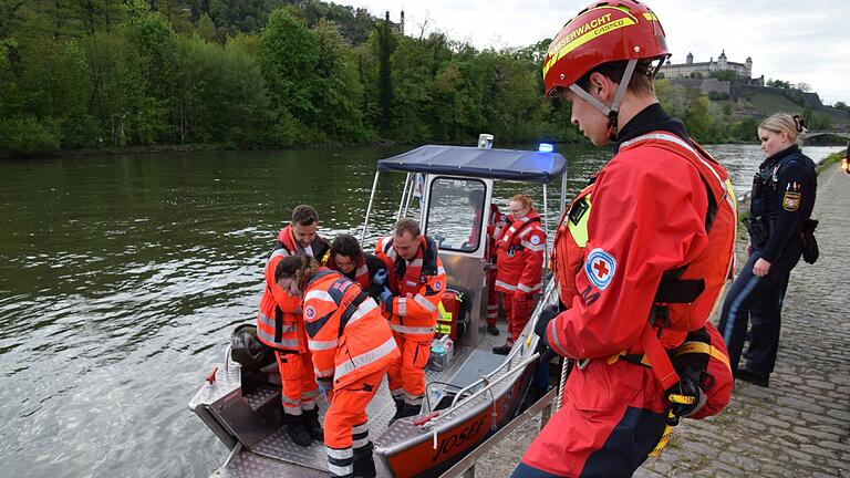 Die simulierten Patienten wurden bei der Übung an den Rettungsdienst übergeben.