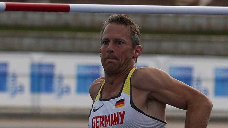 Lars Hauk überspringt in Thüringen die 1,69 Meter.