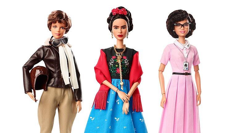 Barbie-Puppen von Mattel, die Flugpionierin Amelia Earhart (von links), Malerin Frida Kahlo und Mathematikerin Katherine Johnson nachempfunden sind. Weil Barbie alles sein kann, können Frauen alles sein, lautet die Botschaft.