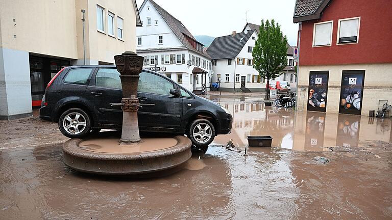 Hochwasser in Baden-Württemberg - Rudersberg       -  Das Hochwasser im Juni dieses Jahres hat in Ruderberg (Baden-Württemberg) ein Auto weggespült. (Archivbild)