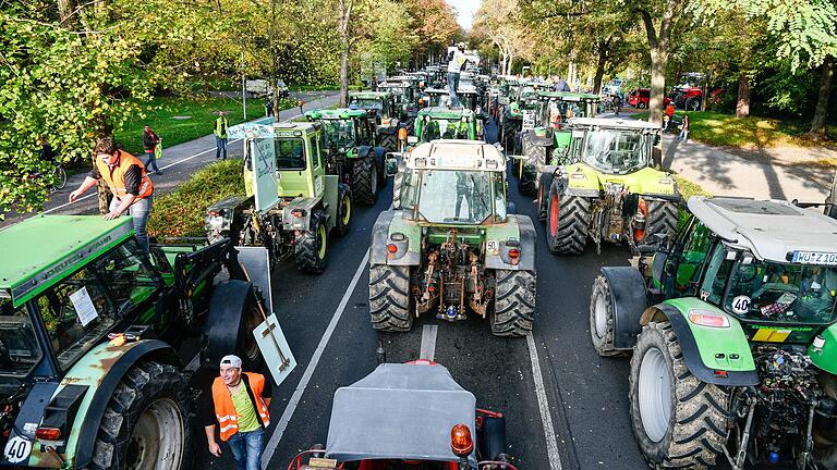 Bei der Bauerndemo im Oktober wurde massiv in die Rechte Dritter eingegriffen. Deshalb beendete das Ordnungsamt die Veranstaltung direkt nach deren Beginn.