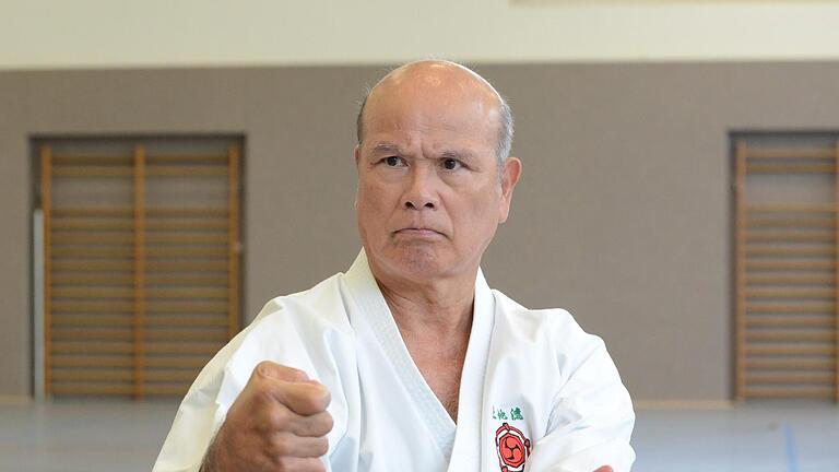 Kiyohide Shinjo in Aktion beim Karate-Lehrgang in der Oerlenbacher Heglerhalle.Jürgen Schmitt       -  Kiyohide Shinjo in Aktion beim Karate-Lehrgang in der Oerlenbacher Heglerhalle.Jürgen Schmitt