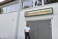 Klaus Roth, der Vorsitzende des Vereinsheims Wombach, freut sich sehr über die gelungene Renovierung. Im Bild oben die neu eingebauten Fenster, die die alten Glasbausteine ersetzt haben.&nbsp;