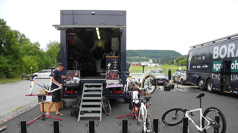 Warum die Deutschland-Tour nach Elfershausen kam       -  Vier der 20 Radsport-Teams, die aktuell an der Deutschland-Tour Teilnehmen, bezogen zu Beginn der Veranstaltung ihr Quartier in Elfershausen im Landkreis Bad Kissingen.